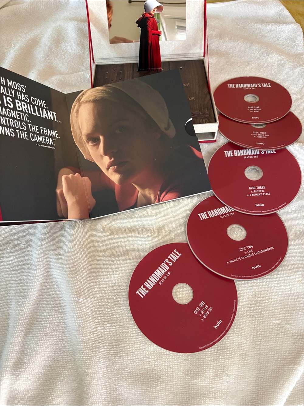 The Handmaid’s Tale Season 1 5 DVD music box Hulu. Music not working.